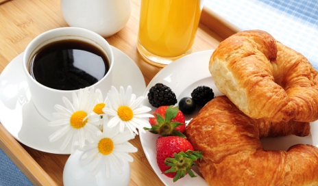 hotel-breakfast_shutterstock_12642244